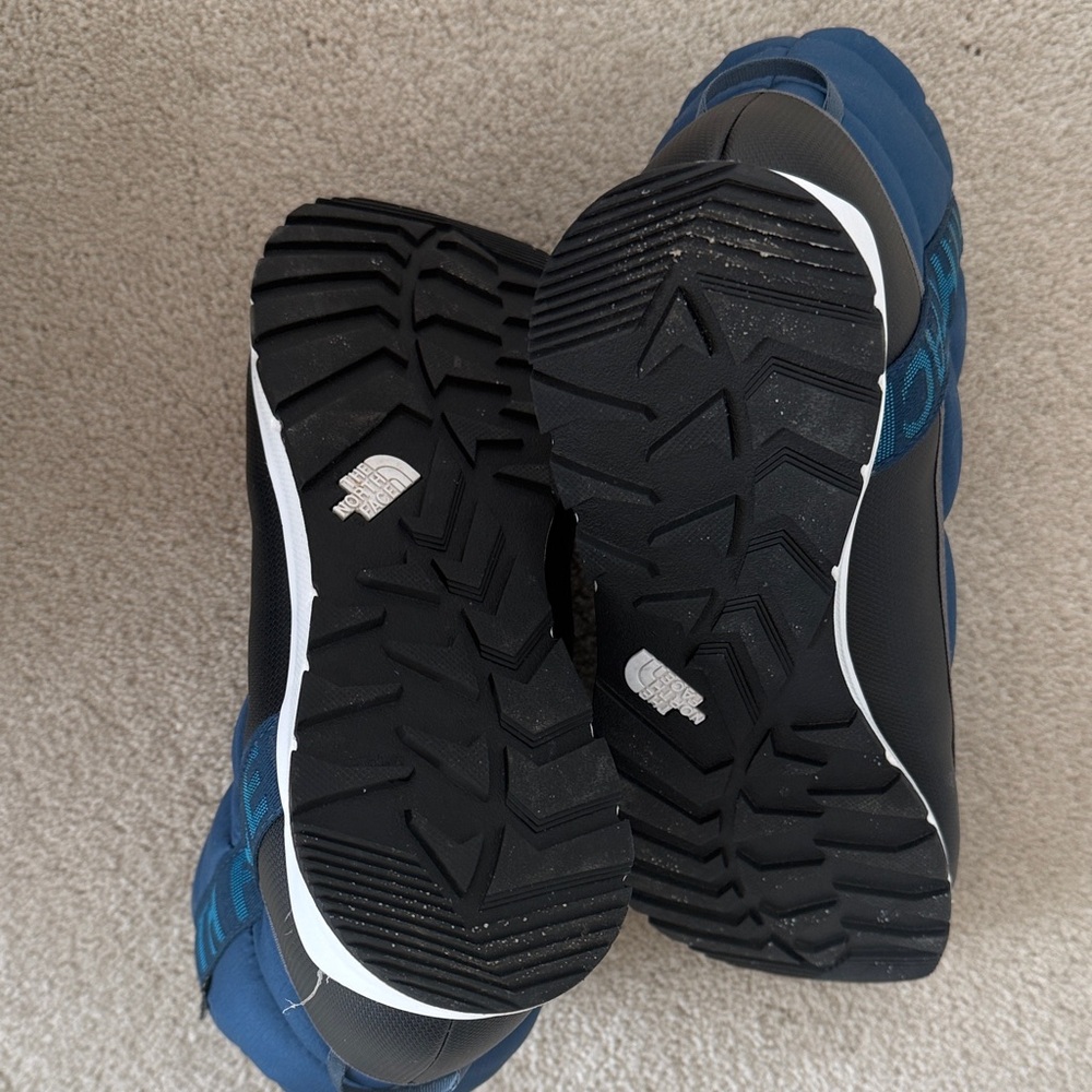 The North Face Kids Thermoball pull on Insulated Boots - Picture 2 of 4